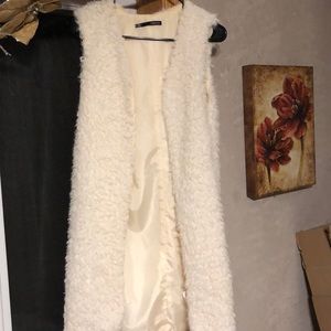 Maurice’s size small faux fur vest